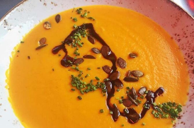 Kürbissuppe Gelb Teller Demo